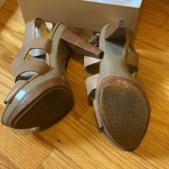 Michael Kors Carla Platform Sandal | Taupe - 7.5 - Picture 4 of 4